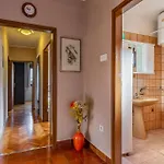3 Bedroom Lovely In * Banjole