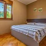 3 Bedroom Lovely In * Banjole