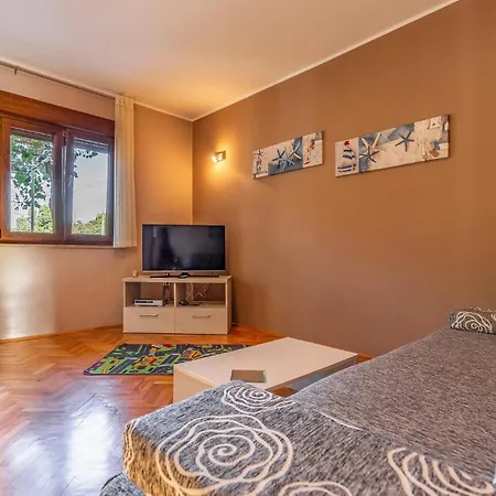 3 Bedroom Cozy In Apartment *