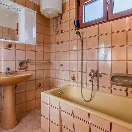 Apartment 3 Bedroom Cozy In *