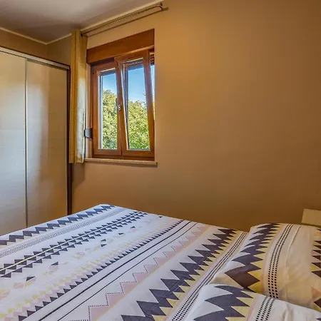 Apartment 3 Bedroom Cozy In Banjole