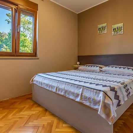 3 Bedroom Cozy In * Banjole