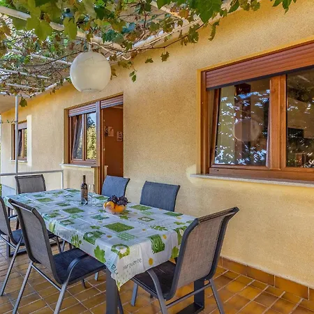 3 Bedroom Cozy In