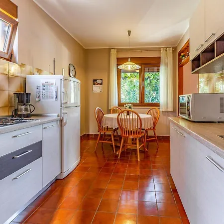 3 Bedroom Cozy In Apartment