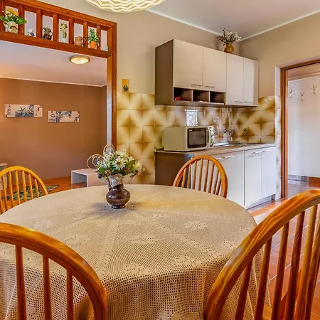 Apartment 3 Bedroom Cozy In Banjole